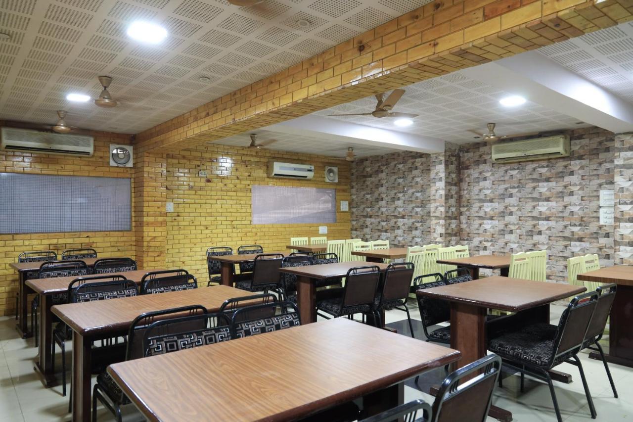 Oyo Flagship 77764 Hotel Rahul Ganeshpeth Colony Nágpur Exteriér fotografie