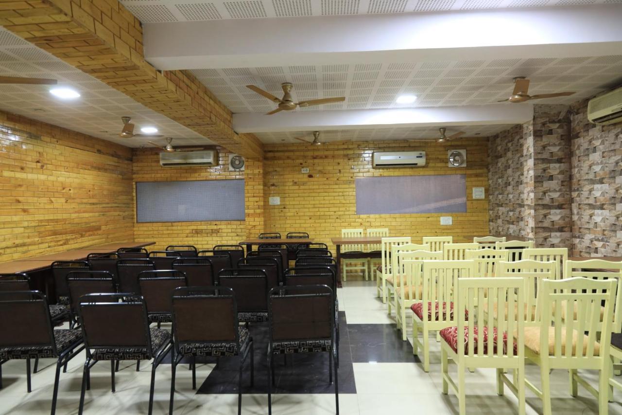 Oyo Flagship 77764 Hotel Rahul Ganeshpeth Colony Nágpur Exteriér fotografie